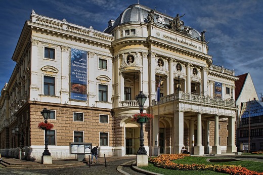 bratislava-g5c31fb43f_1920.jpg