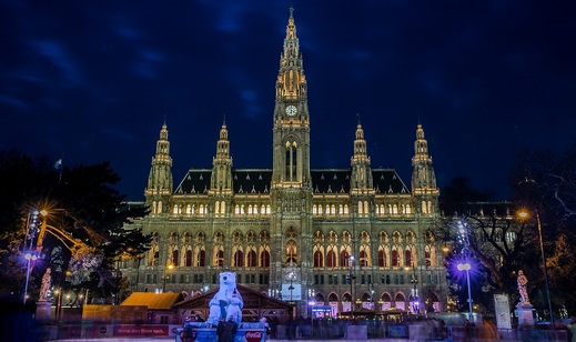 town-hall-1332069_1920-maly.jpg